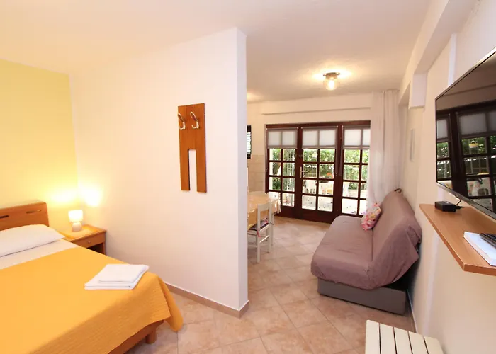 Apartment Lara *