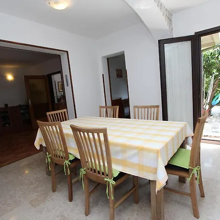 Lara Apartment *