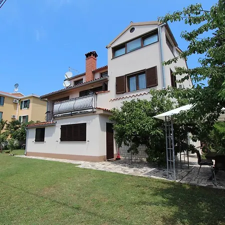 Lara Apartment