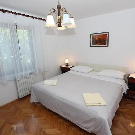 Apartment Lara