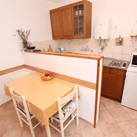 Apartment Lara *