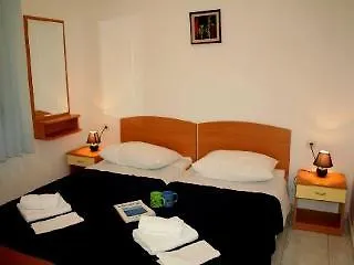 Lara Apartment *