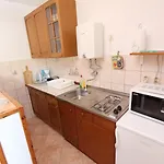 Apartment Lara *