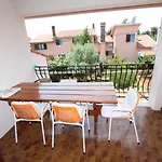 Lara Apartment *