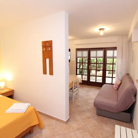 Apartment Lara *